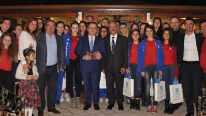 IŞIKLAR, BAYAN VOLEYBOLCULARLA BULUŞTU