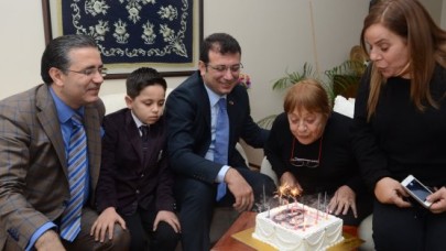 RAUF DENKTAŞ’IN EŞİNE SÜRPRİZ ZİYARET…