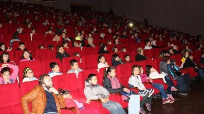 Akgün'den öğrencilere karne hediyesi