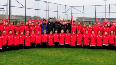 Bayan futbolcular, Riva’da çiçek gibi açtı