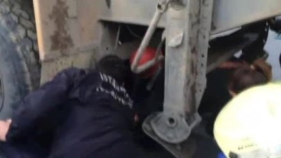 Kamyonun Altında Ölümden Döndü!