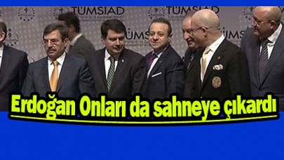 Onları da sahneye çıkardı