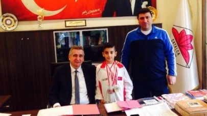 KARA ÇATALCA’NIN MİLLİ SPORCUSU’NU AĞIRLADI