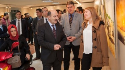 SANAT ENGEL TANIMIYOR