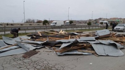 DiKKAT ÇATI DÜŞEBİLİR..!