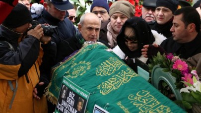 Akgün, Müzeyyen Senar'ın cenaze törenine katıldı