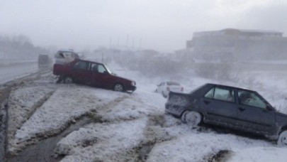 Silivri'de Yolda Kalan Araçlar Traktörle Çekildi