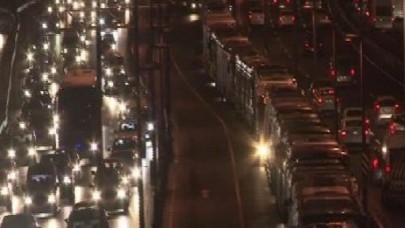 İstanbul'da yine metrobüs çilesi