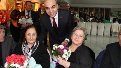 50 yılını dolduran çiftelere sürpriz