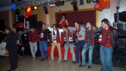 İzzettinspor şampiyonluğu kutladı