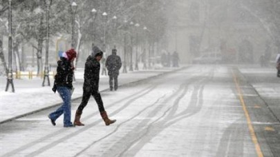 İstanbul'da tipi; göz gözü görmüyor