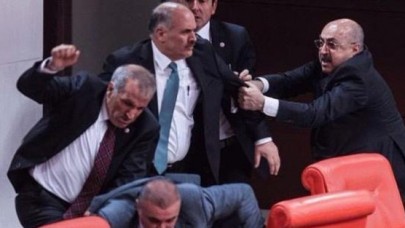 Meclis'te kavga: 4 yaralı