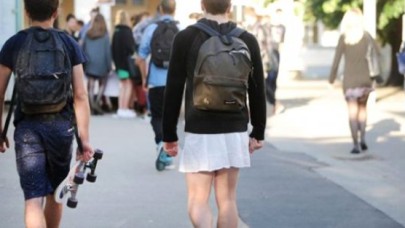 Erkekler Özgecan İçin Mini Etek Giyecek