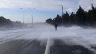 Silivri'de Buzlanan Yollar Sürücülere Zor Anlar Yaşattı