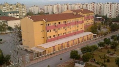 Müdür yardımcısından kısa etekli öğrencilere 'taciz timi'