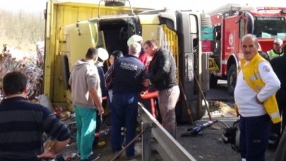 Silivri Tem Otoyolunda Kamyon Devrildi: 1 Ölü
