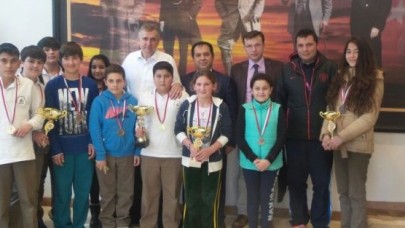 BOCCE ŞAMPİYONLARI BAŞKANI ZİYARET ETTİ