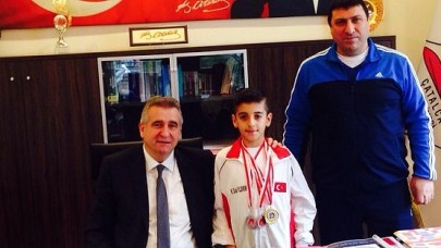 MİLLİ SPORCUDAN BİR ALTIN MADALYA DAHA