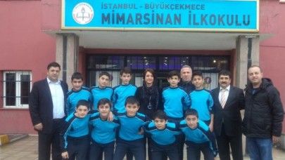Başkan Akgün'den futsal takımına destek