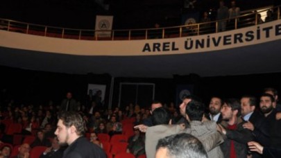 Üniversitelilerden Belediye Başkanına Protesto