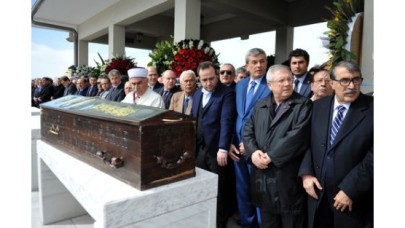 Ağar'ın Kardeşini Son Yolculuğuna Ünlü İsimler Uğurladı