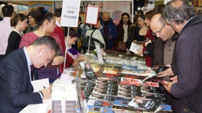 Depremi bilen adam rekora koştu