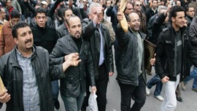 Tunus'ta yüzbin gösterici meydanda