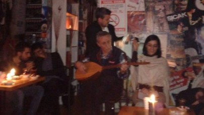 Şiir geceleri devam ediyor