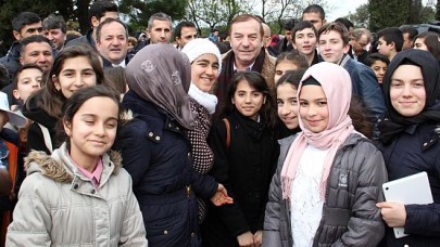 Ellerine kına yaktılar