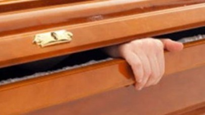 Öldü sanılan kadın, tabutta canlandı!