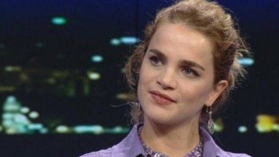 Tuğçe Kazaz yine Atatürk’e hakaret etti!