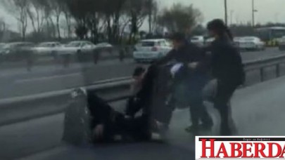 Çocukların gözü önünde korkunç kavga!