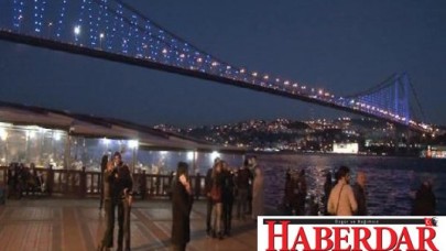 İstanbulda ışıklar mavi yandı