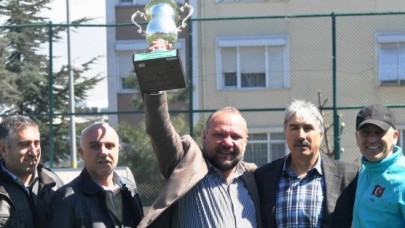 Esnafspor U-16, kupasını aldı