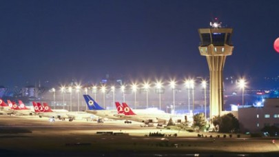 Uçaklar rüzgar nedeniyle pisti pas geçti