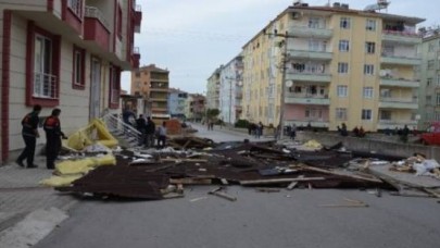 Şiddetli Rüzgar Çatı Uçurdu