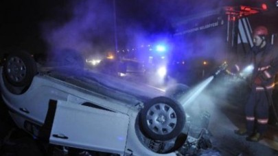 Otomobil 3 Aydınlatma Direğine Çarptı