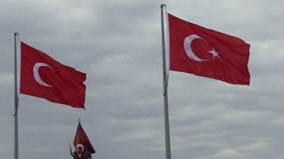Yıldızsız Türk Bayrağı tepki çekti