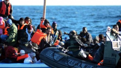 Göçmen teknesi battı: 400 ölü