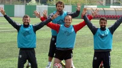 Futbolculardan rakiplere gözdağı