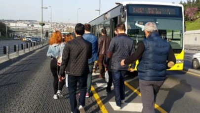 Metrobüs Arızalanınca Uzun Kuyruklar Oluştu