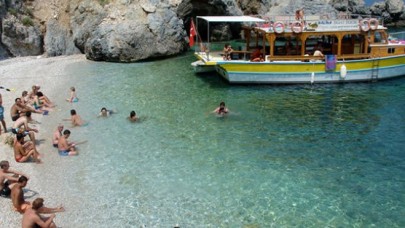 Kuşadasında plajlar hareketlendi