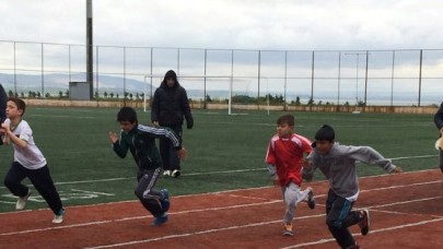 Minik atletler nefesleri kesti