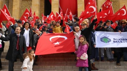 Bakırköylü çocuklar Atamıza mektuplarını götürdü