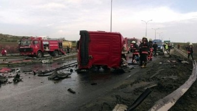 TEMde trafiği kapatan kaza: 2 ölü