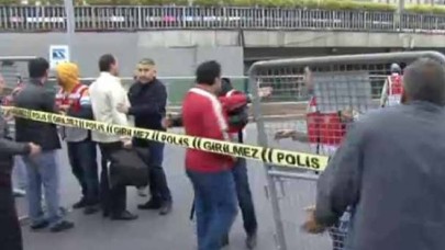 Yollar kapanınca işe E-5ten yürüdüler