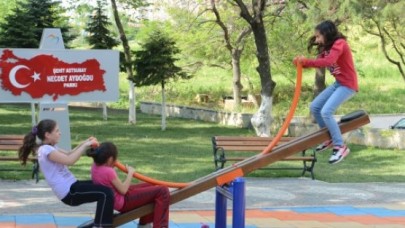 ÇOCUKLAR İÇİN PARKLAR YENİLENİYOR