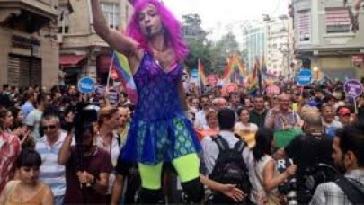 Türkiyede Halk Eşcinsellere Nasıl Bakıyor?