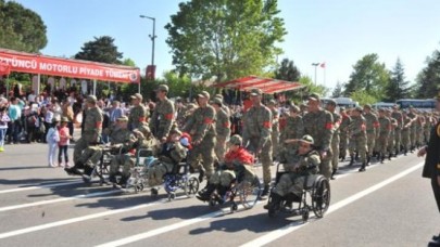 Engelli Gençler 1 Gün Temsili Askerlik Yaptı