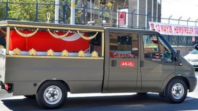 Kenan Evren toprağa veriliyor